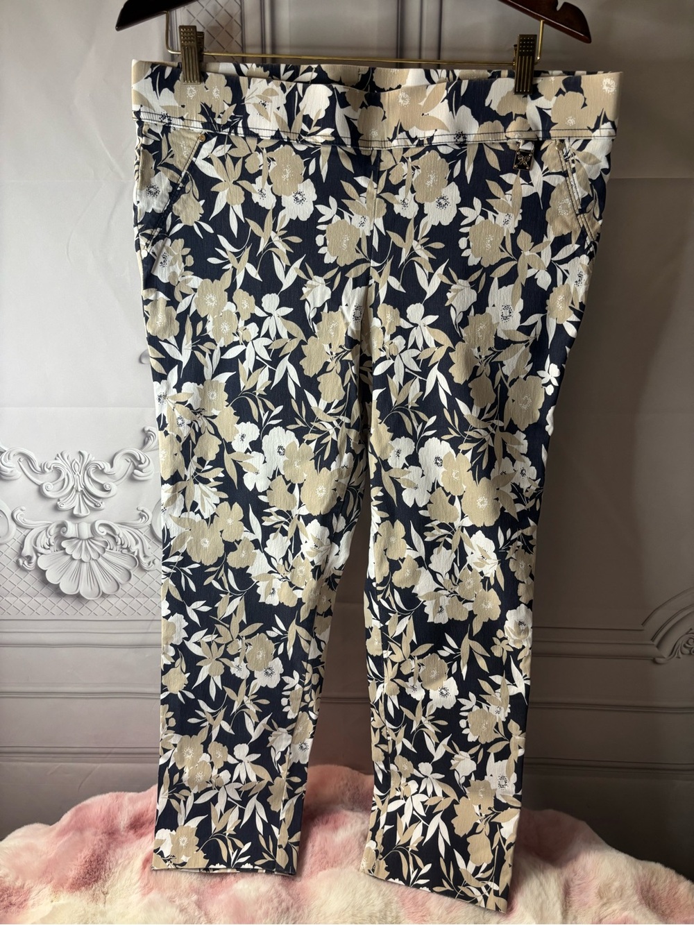 NWOT Rafaella Comfort Women’s Navy Floral Print Stretch Ankle Pants, Size 16